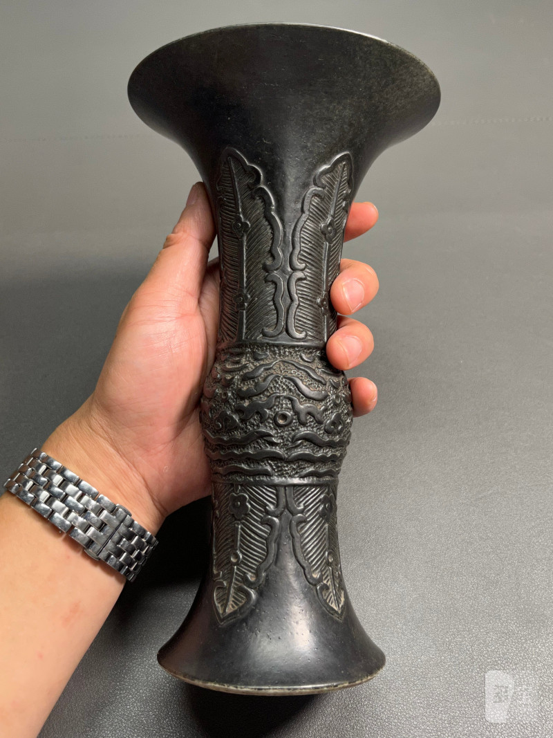 清乾隆  仿古铜釉兽面纹花觚 - 图5